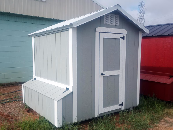 6x6 grey chicken coop for sale in Red Bluff